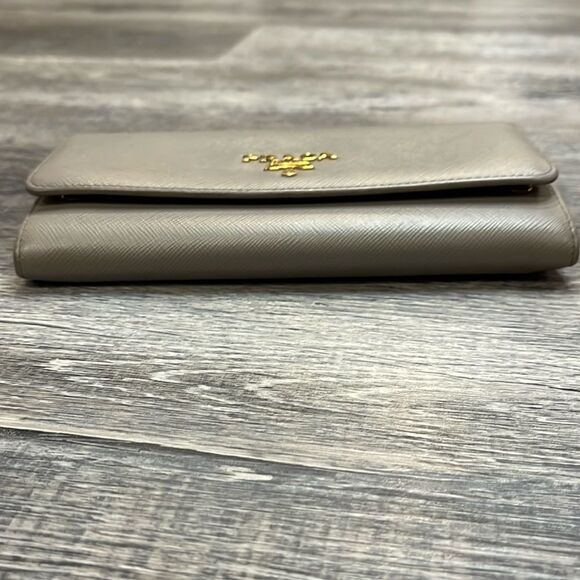 Authenticated Prada Beige Saffiano Lux Wallet ($1,100) 🌟professionally cleaned 🌟 - Picture 8 of 17